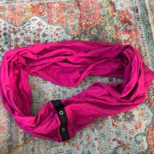 ATHLETICA WOMEN’S SCARF